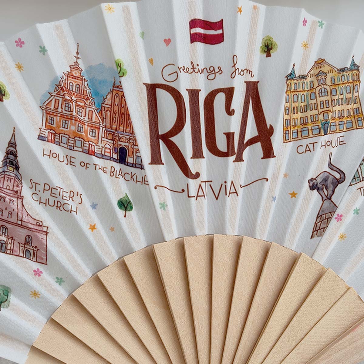 Saliekams vēdeklis ar vecrīgas dizainu