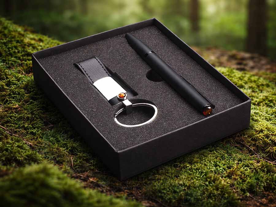 Soft-touch pildspalvas ar dzintaru, melnas, dāvanu kastē (copy)