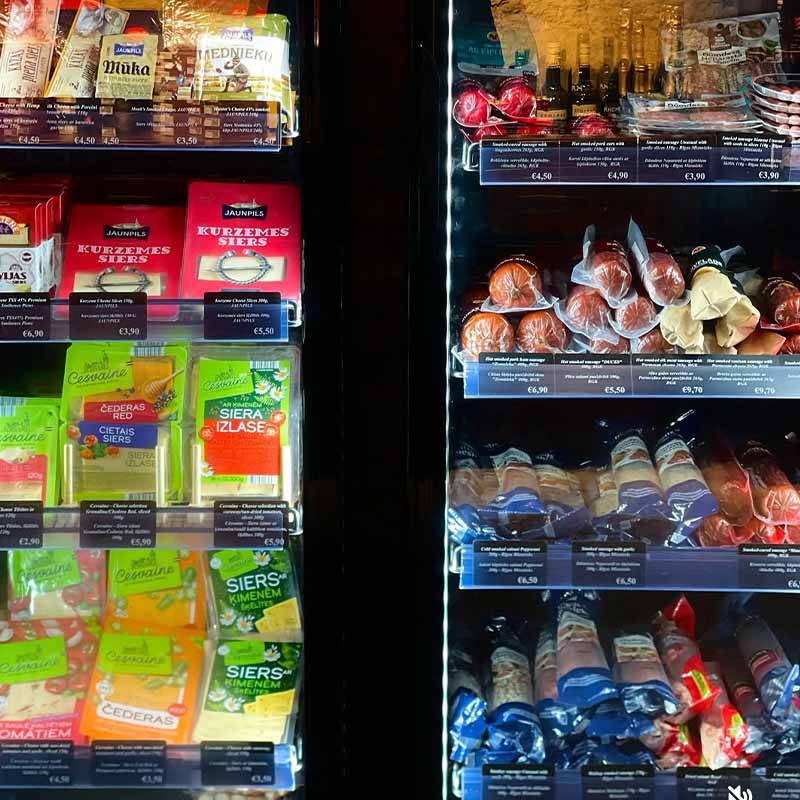 Latvijas sieru izlase un vietējie gardumi degustāciju un dāvanu veikalā.