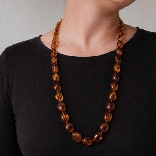 dzintara-krelles-lielas-6 Dzintara kaklarota, 66 cm (copy)