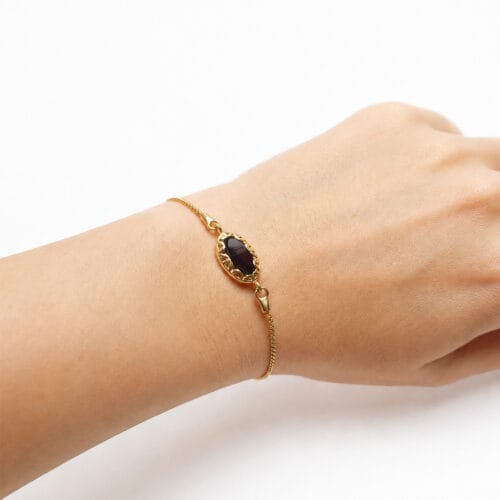 silver-925-bracelet-amber-adjustable-size-2 Sudraba rokassprādze ar tumšsarkanu dzintara gabaliņu, apzeltīta