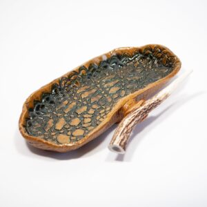 Ceramic serving plate with horn handle, brown, 26x13 cm