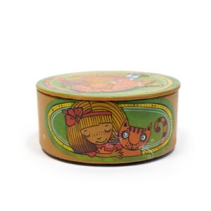round-leather-box-with-girl-and-cat-side-11239 Round leather box with girl and cat, ⌀ 10 cm