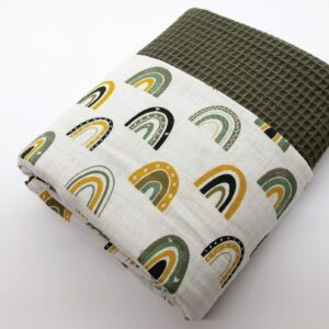 Waffle blanket with rainbows, olive green, 70x100 cm