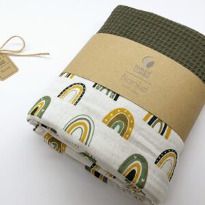 Waffle blanket with rainbows, olive green, 70x100 cm