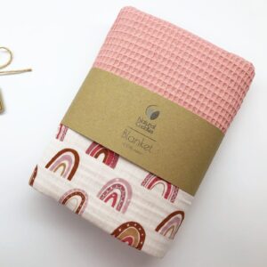 Waffle blanket with rainbows, pink, 70x100 cm