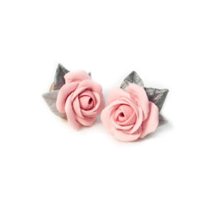 Flower stud earrings – roses