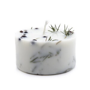 Soy wax candle with juniper berries and twigs, juniper aroma