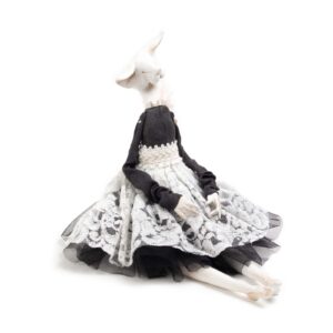 cat-in-tulle-lace-skirt-6-21568 White cat in tulle and lace skirt