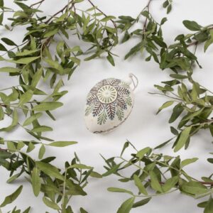 Ceramic egg with pattern, white, 4.5x6 cm