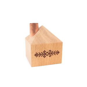House-shaped oak tree candle holder, the sign of laima, 78 x 78 x 90 mm