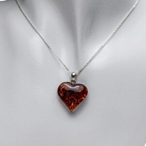 Heart shaped amber pendant, 2×2 cm