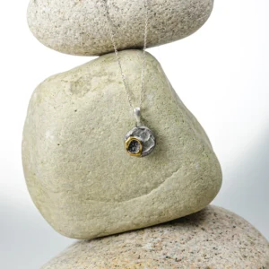 porcelain-necklace-platinum-gold-luster-balticgifts-2-3 Porcelain necklace with gold and platinum luster