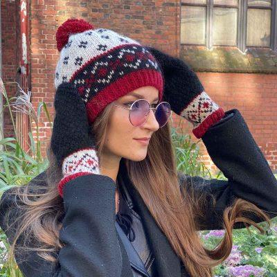 Knitted wool hat with pattern and pom pom, white