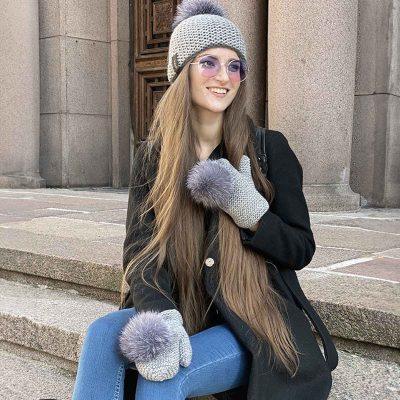 Knitted wool hat with fur pom pom, double lining, grey