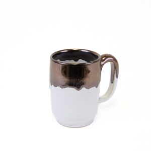 Ceramic mug with glaze, metallic white