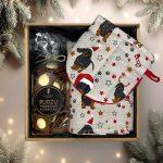 Christmas Gift Set – Linen Oven Mitt, Kitchen Towel with Dog & Delicious Gingerbread