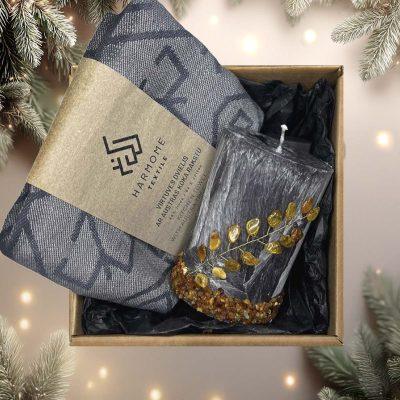 Christmas gift set –  linen kitchen towel and candle with amber leaves