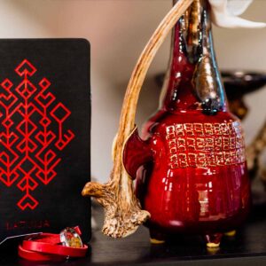 Ceramic carafe with antler elements, reddish-brown, 1l