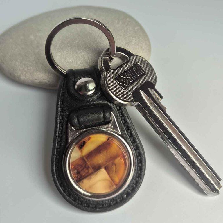 Leather keychain with amber, 7 cm