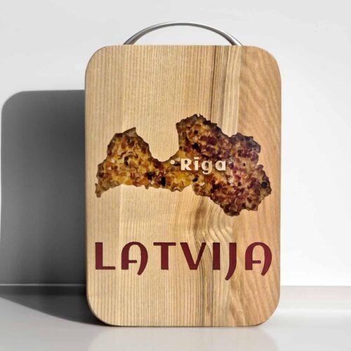 Kitchen cutting board with amber "latvia", 17 x 25 cm