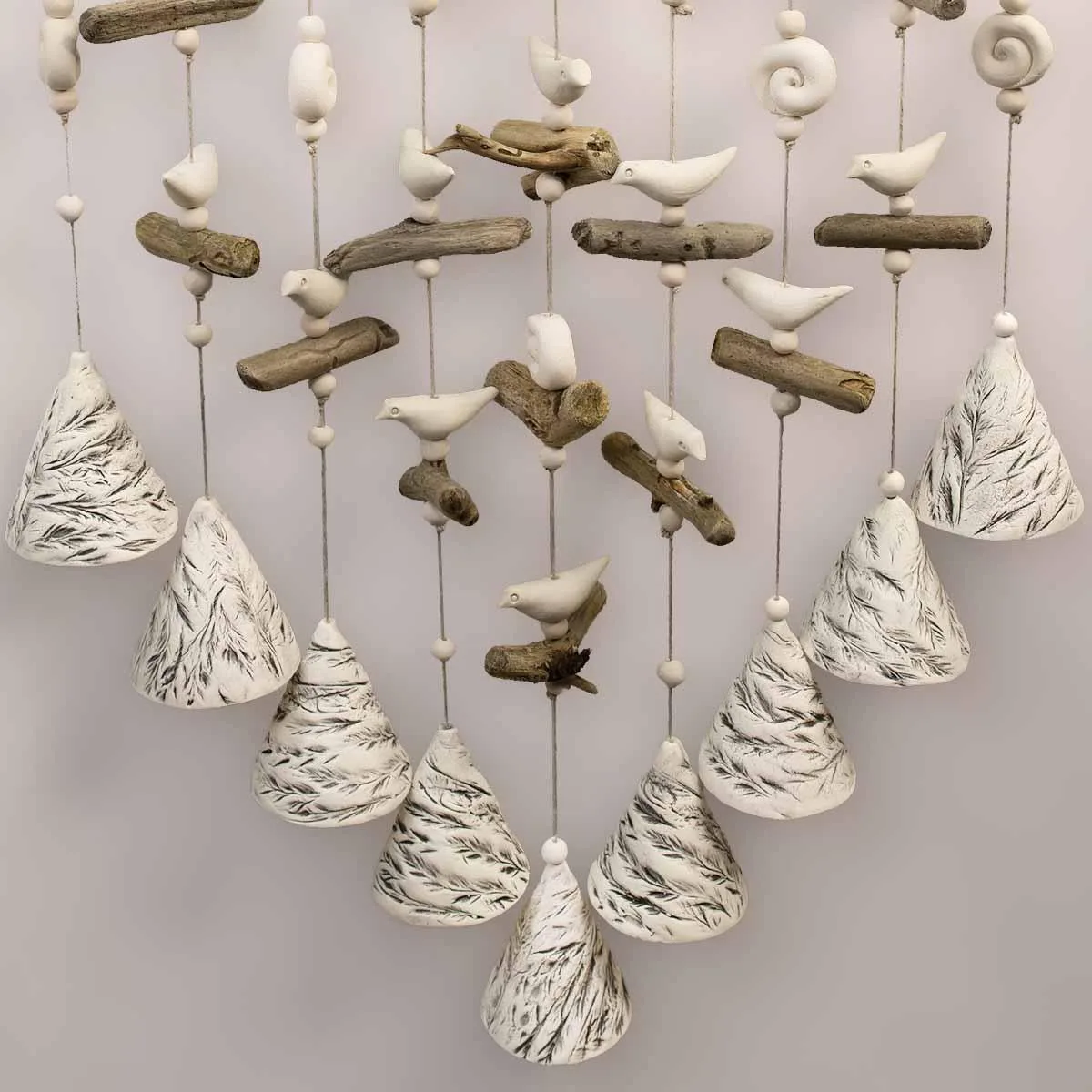 Ceramic wind chimes, bent grass motif, white, 9 bells