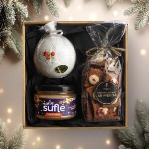 Christmas gift set – rye gingerbread with chocolate, creamy honey "gingerbread" & candle