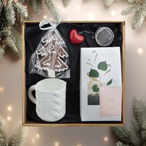 Christmas gift set – gingerbread, porcelain mug, tea & ceramic tea infuser