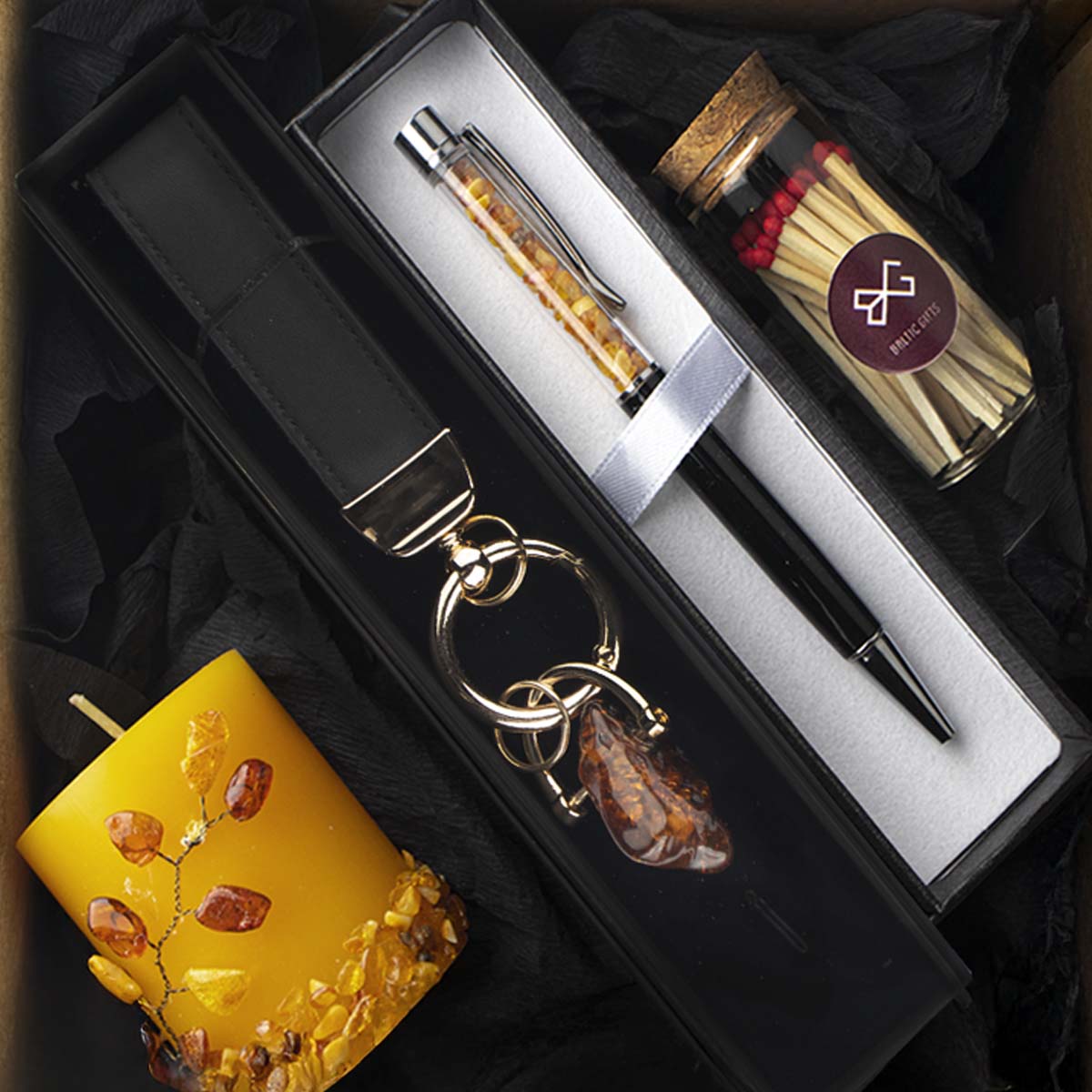 Gift set - candle, pen & leather keychain with amber
