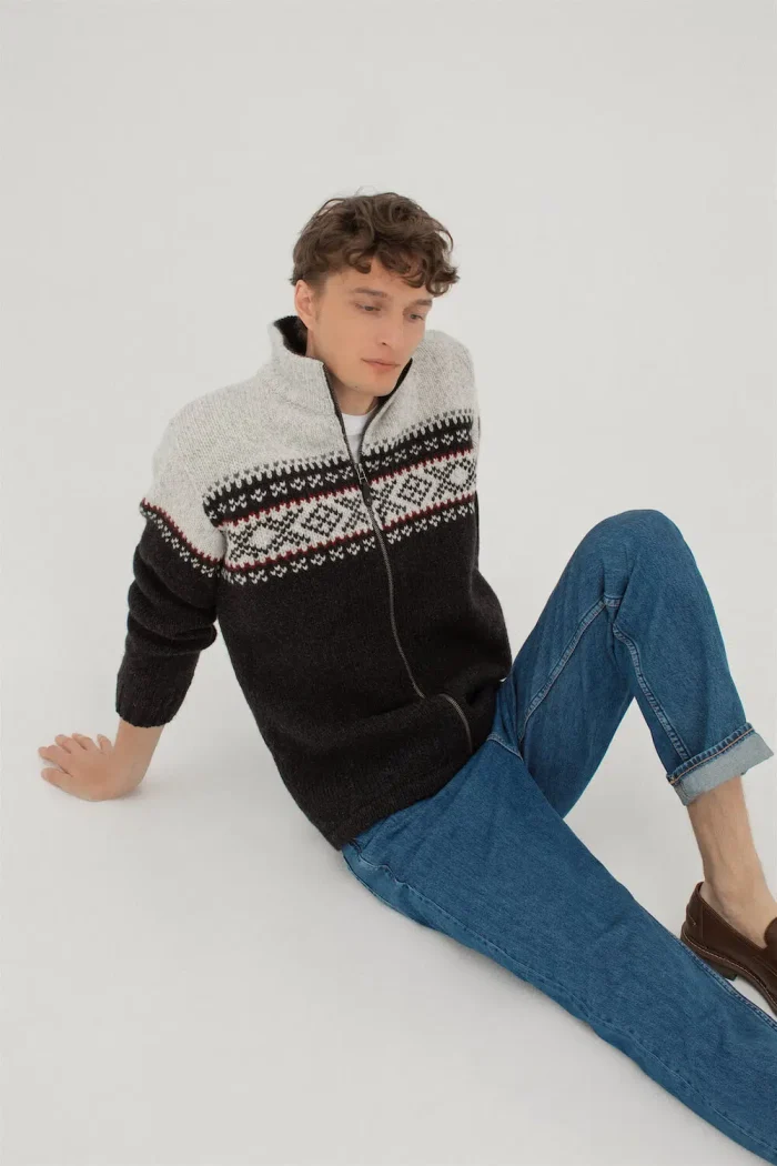 Norwegian wool sweater with zipper vindu
