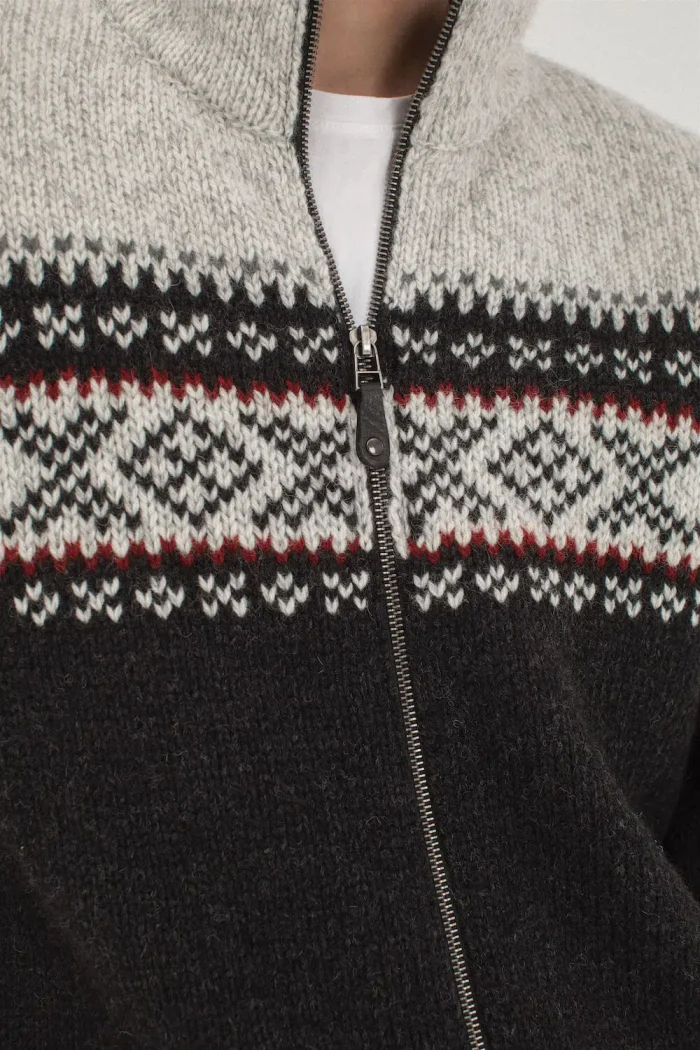 Norwegian wool sweater with zipper vindu