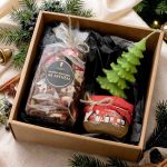 Christmas Gift Set – Rye Gingerbread with Chocolate, Creamy Hand-Made Honey, Beeswax "Tree" Candle