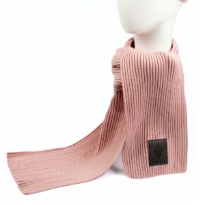 davanu-komplekts-cepure-salle-roza-dzivibas-koks-1 Hat and scarf with the tree of life and latvian symbol, pink