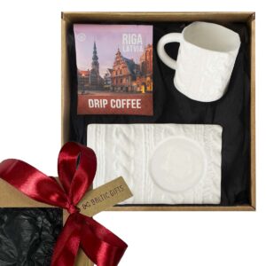 davanu-komplekts-piebalgas-porcelans-kafija Gift set – piebalga porcelain mug and saucer with coffee