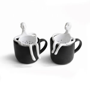 Porcelain tea strainer, he / she