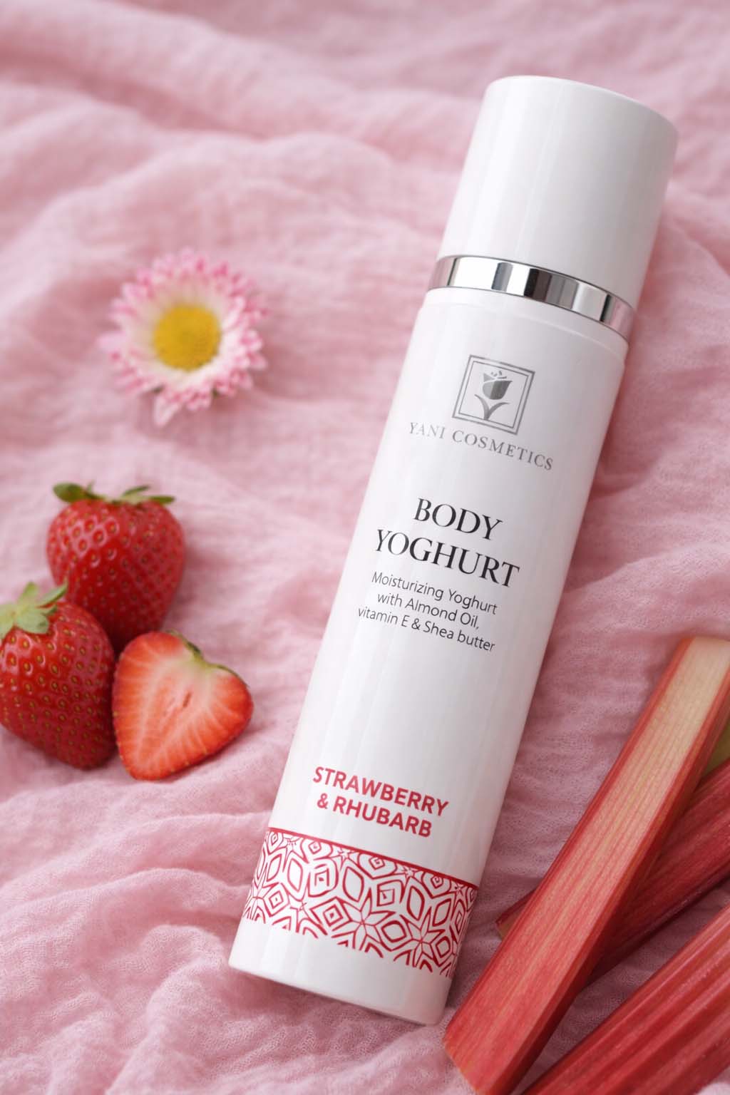 Body yogurt cream strawberry & rhubarb, 100 g