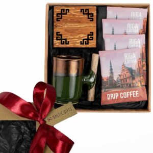 Gift set – mug with horn, drip coffee "old town", & wooden coaster