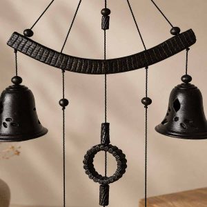 keramikas-veja-zvani-5-melni-mazi-1 Ceramic wind chimes with ornament, black, 5 bells