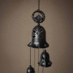 keramikas-veja-zvani-6-melni-mazi-lieli-3 Black ceramic wind chimes with 6 bells