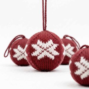 Knitted christmas bauble with auseklis symbol, red