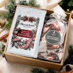 Christmas Gift Set – Coffee “Melnais Samts” & Crunchy Gingerbread with Raspberries